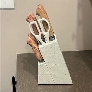 The Pioneer Woman Knife Set with White Block and Wood Handles